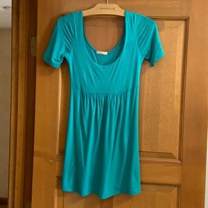 Short sleeved swing top